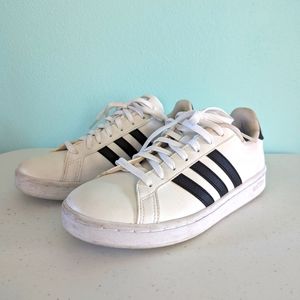 Women's Adidas Grand Court sneakers
